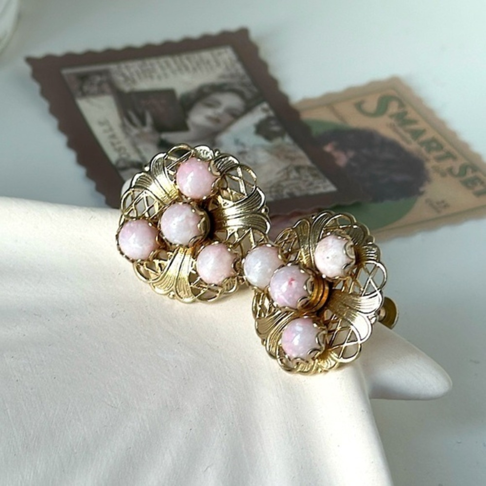 Beautiful Vintage Gold Tone Earrings | Speckled Egg Style Prong Set Faux Stones